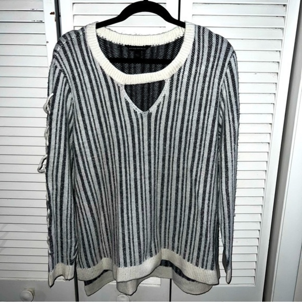 Rock & Republic Women’s XL White & Grey Sweater with Tie Down Sleeves